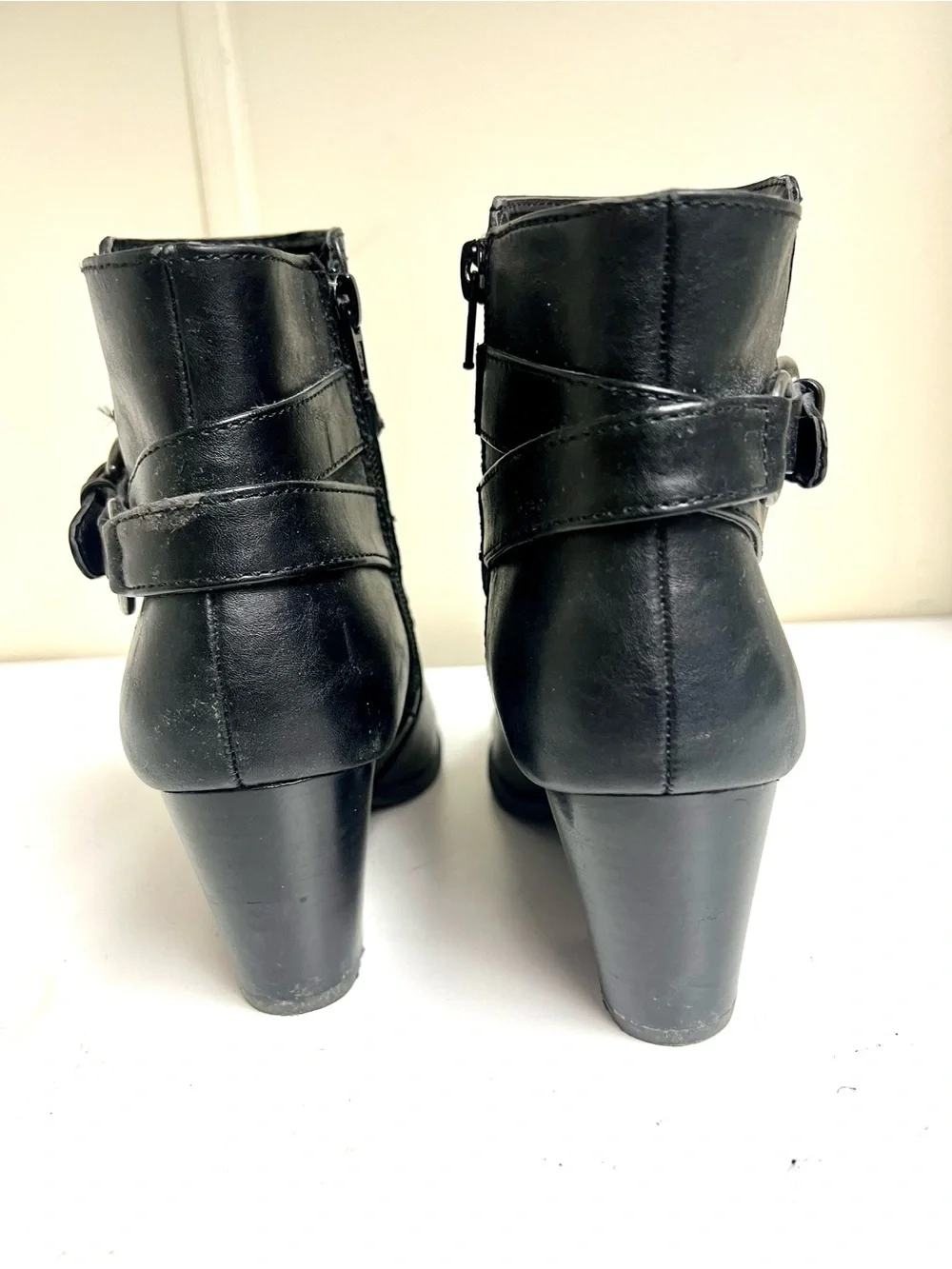 Bass 7.5M Felicia women's black leather ankle boots round toes minimalist biker